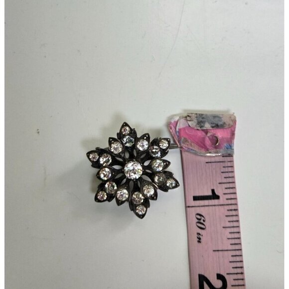 Vintage Rhodium Plated Rhinestone Pin 1"x1" - Picture 5 of 5